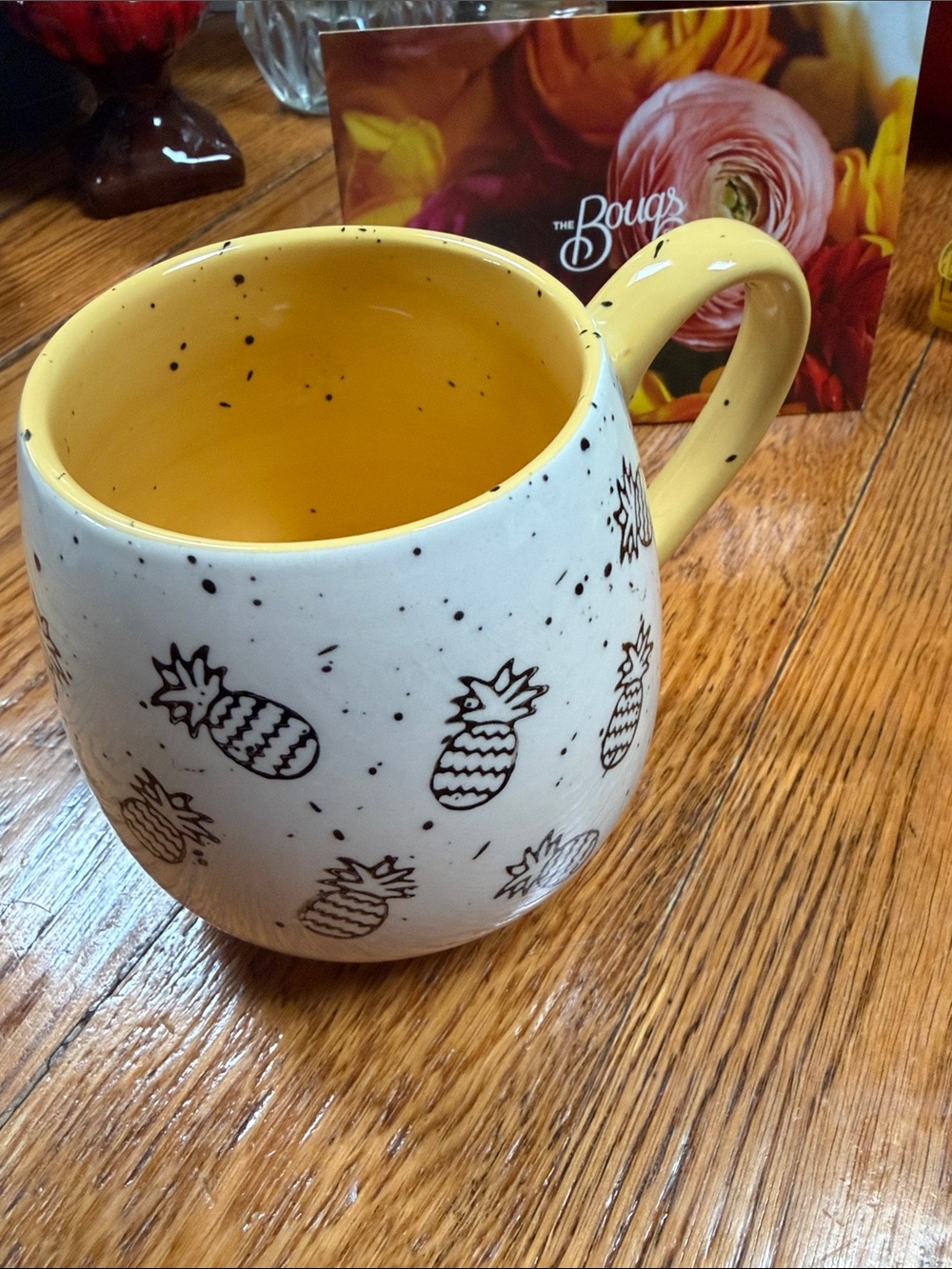 Meritage pineapple theme ceramic mug. Yellow interior.  Great condition.